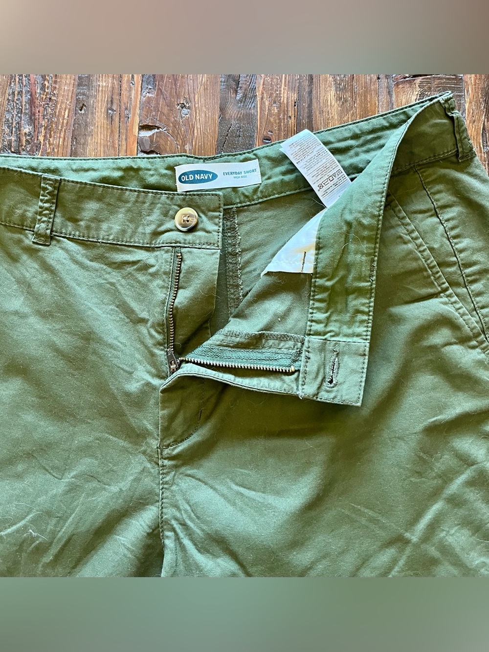 Old Navy Trio of High Waist Everyday Shorts: Tan,Gray, Green Sz 12 EUC - Picture 10 of 16